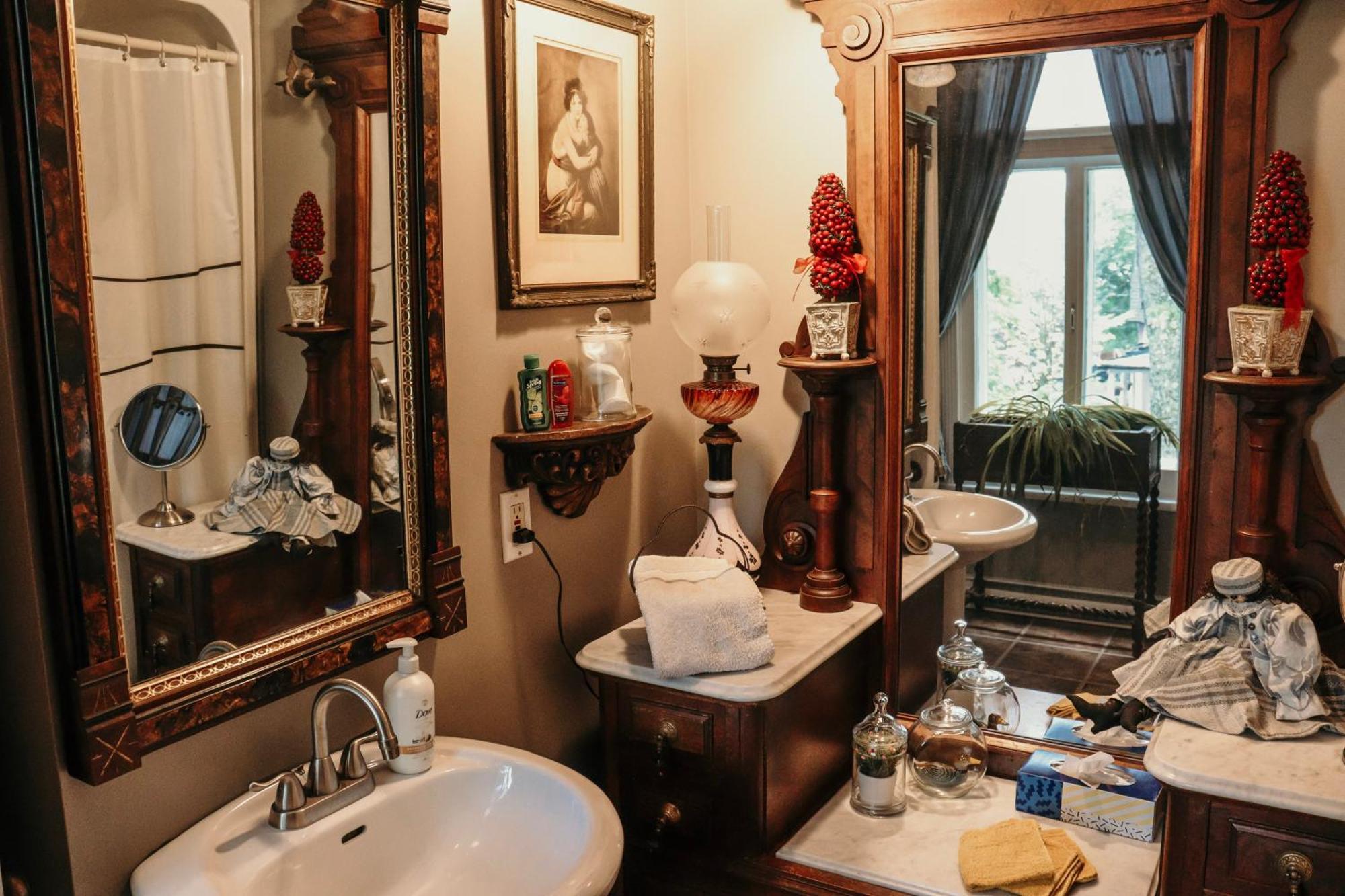 Gite Au Charme Victorien Beauceville ภายนอก รูปภาพ